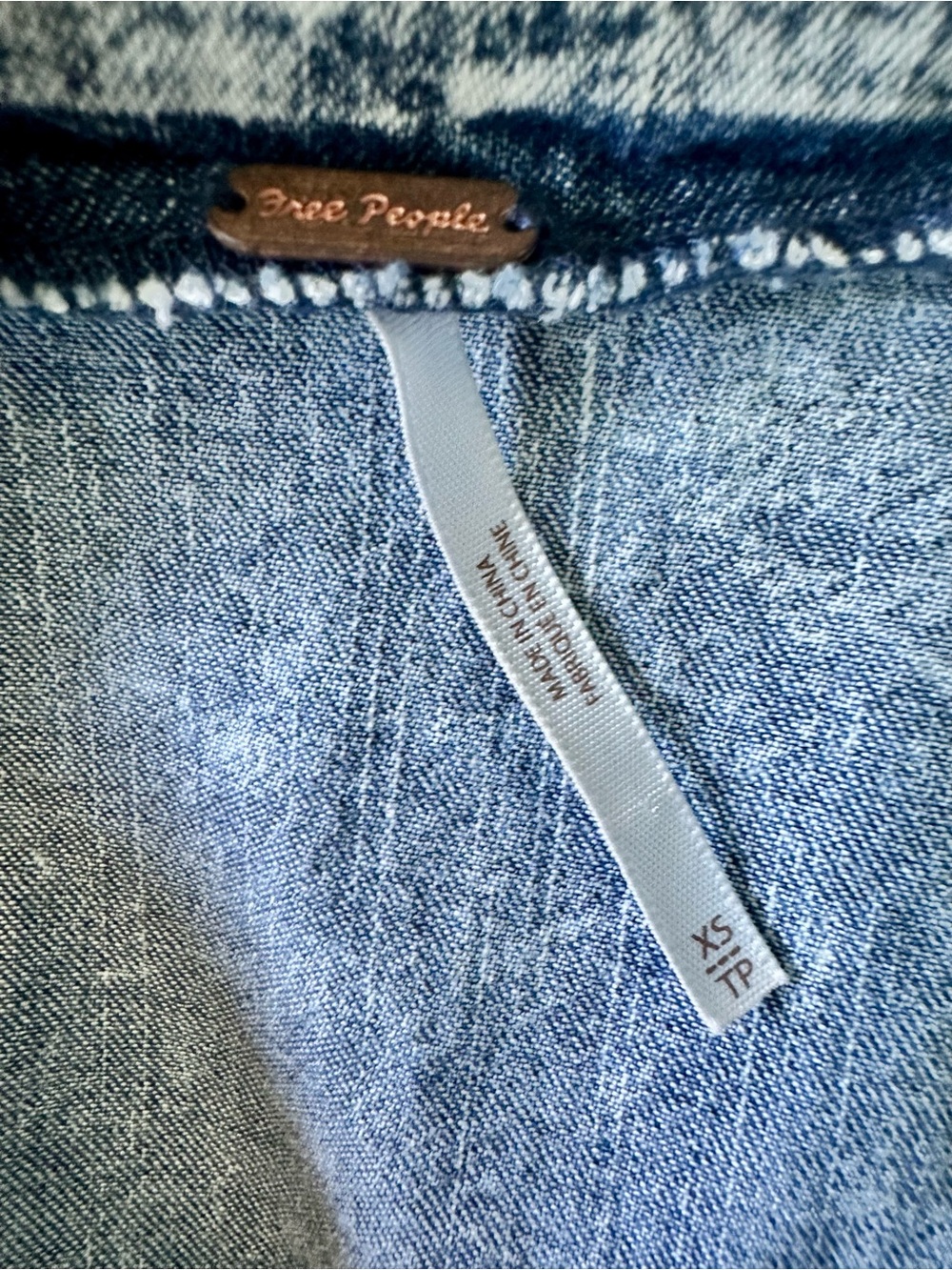 Free People Molly Acid Wash Smocked Denim Mini Dress in Size XS - Picture 3 of 6